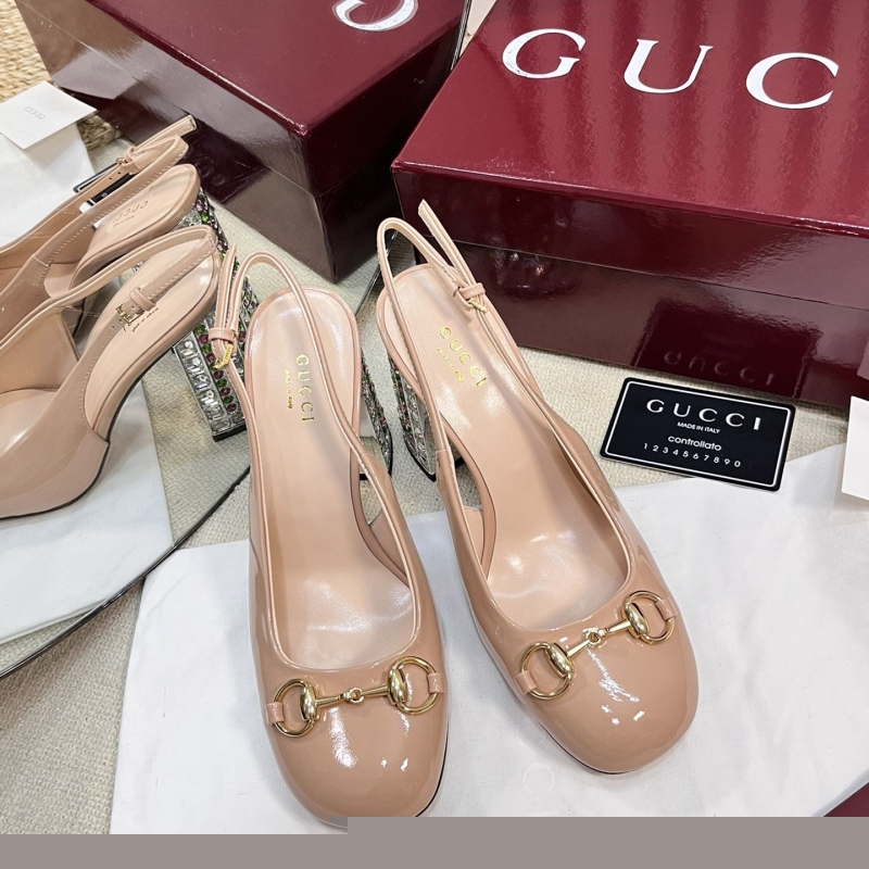G*u*i sandals